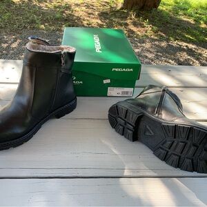 Pegada Black Leather Ankle Boots